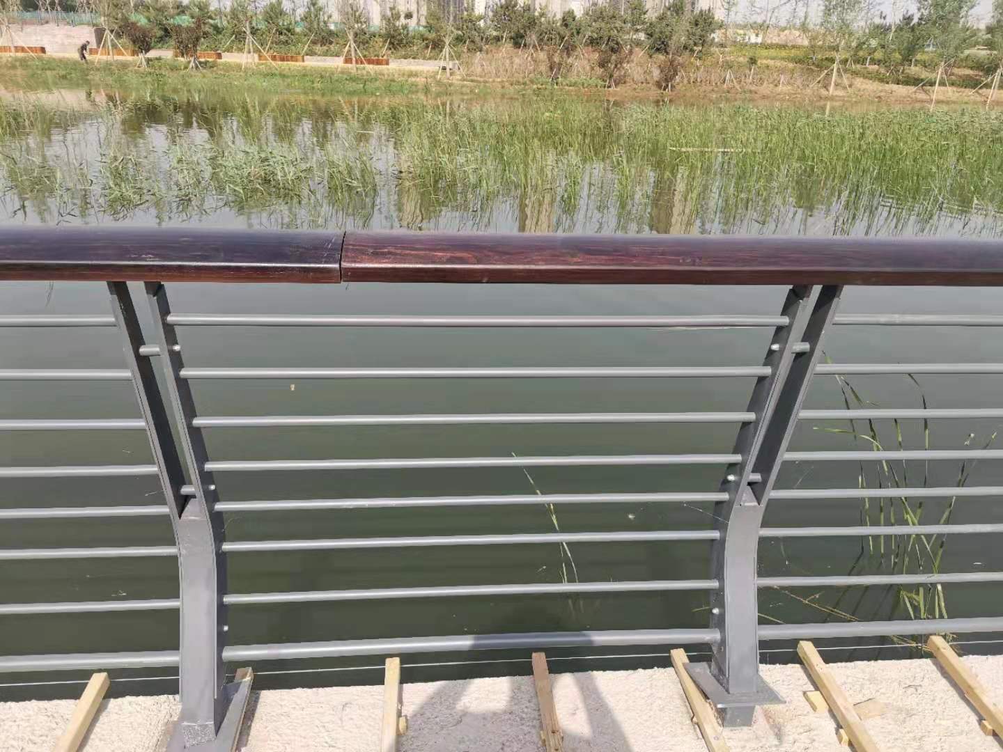 呼伦贝尔市桥梁防撞护栏河道护栏 - 方案